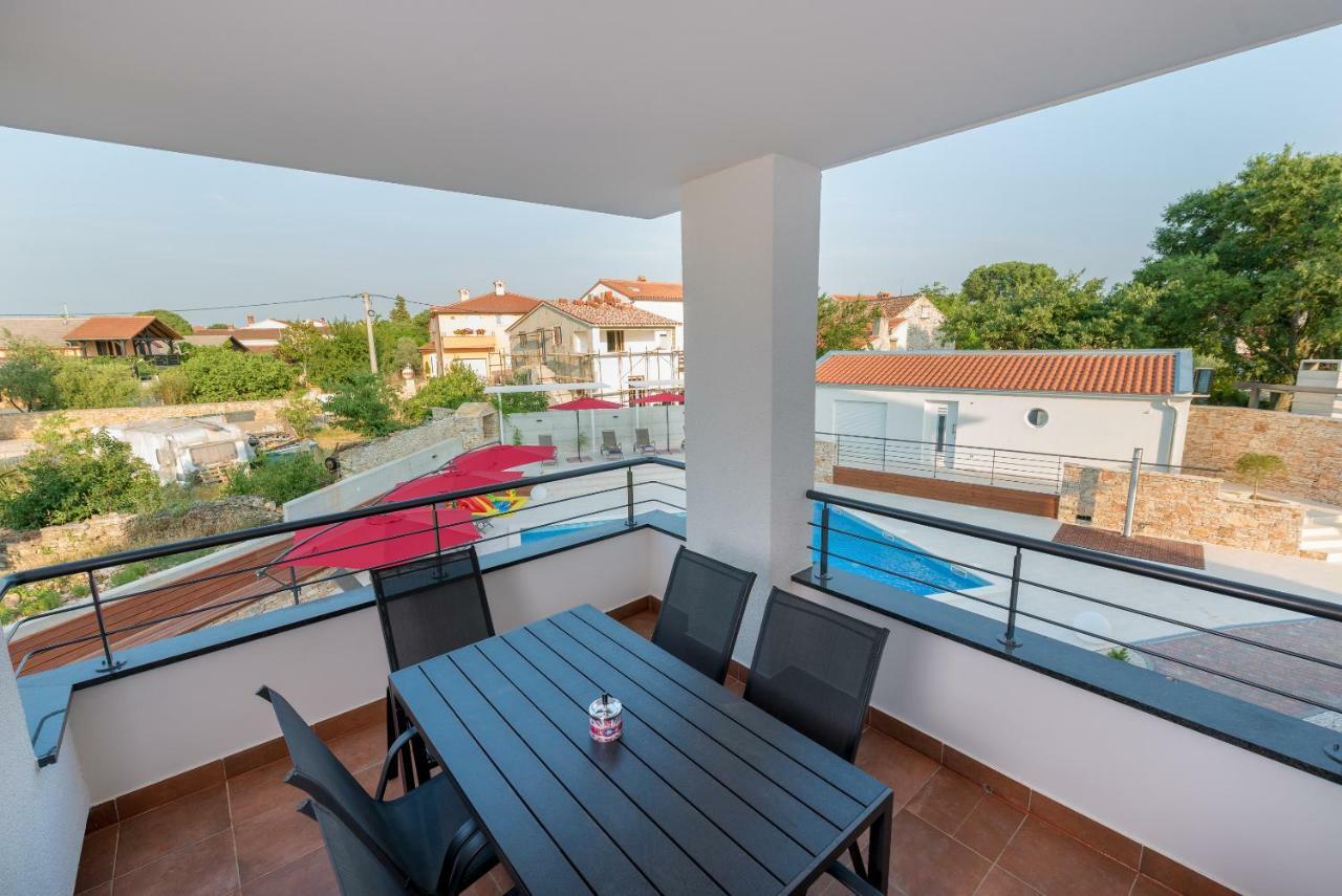 Villa Anja 1St Floor Peroj Luaran gambar